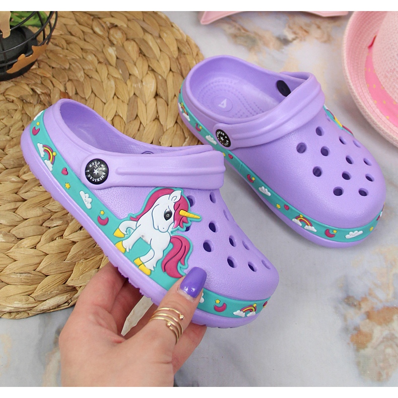 Chaussons American Club violets avec une licorne 1