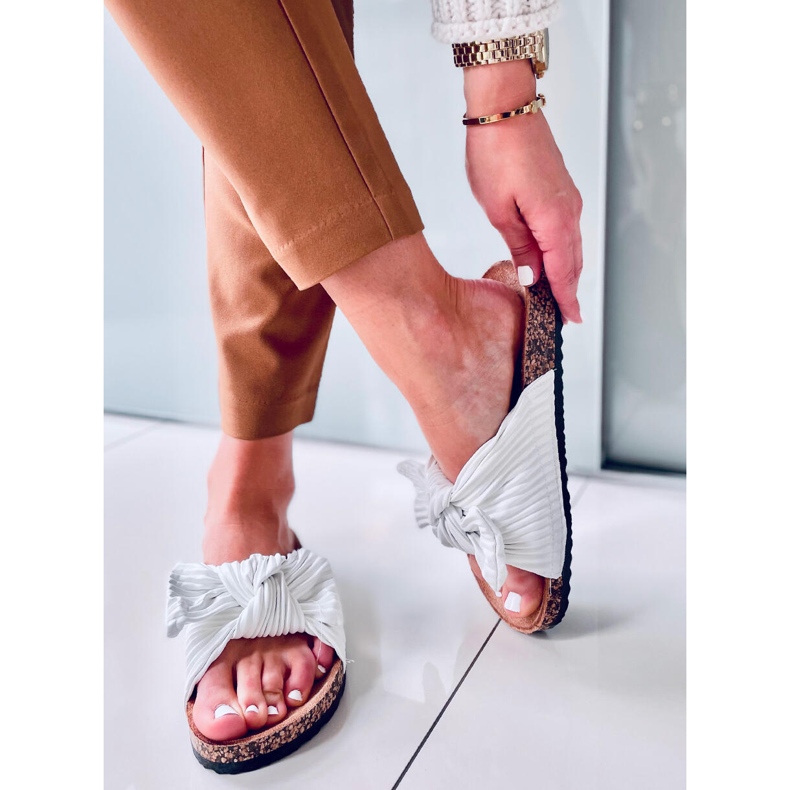 Pantoufles en liège blanc mousse blanche 1