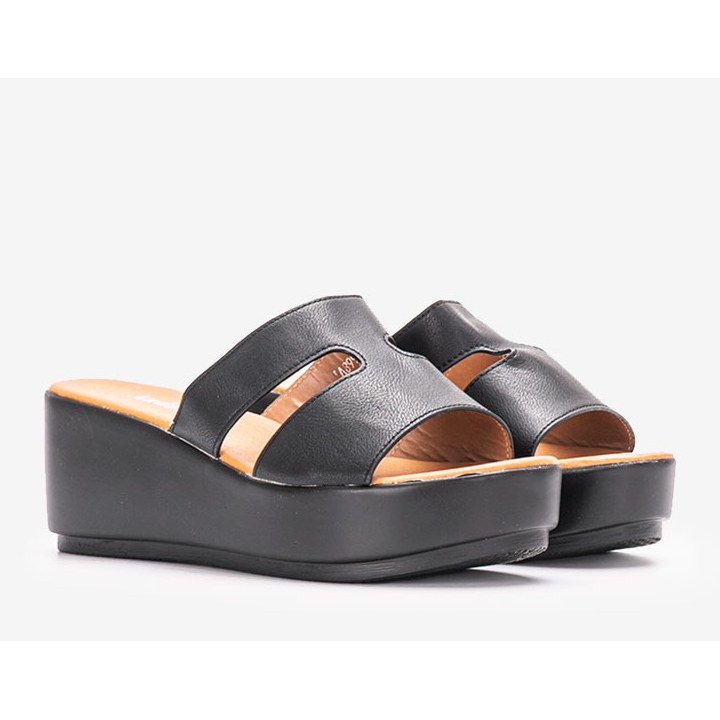 Chaussons noirs sur la plateforme Duffel le noir 1