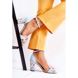 PA2 Sandales en cuir sur une barre avec cristaux Velinda bleus 1