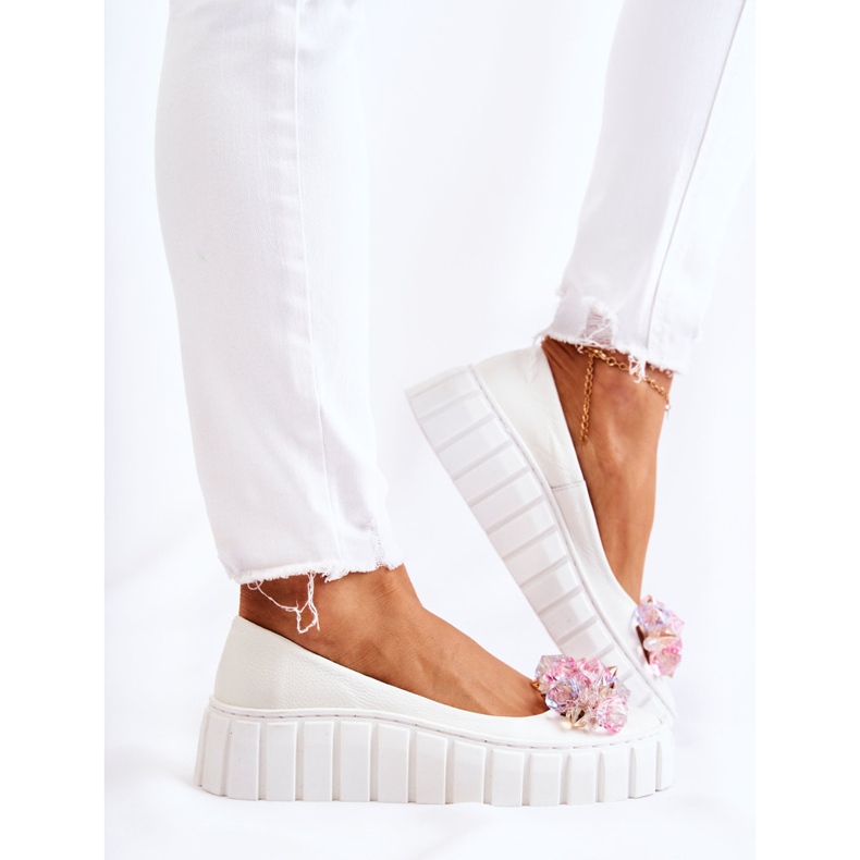 PA2 Ballerines En Cuir Sur Une Plateforme Avec Une Décoration De Ladette Blanche Colorée 2