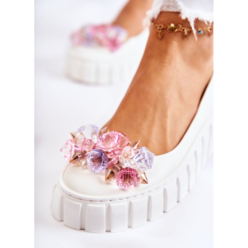 PA2 Ballerines En Cuir Sur Une Plateforme Avec Une Décoration De Ladette Blanche Colorée 1