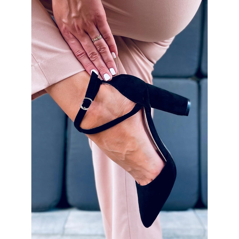 Escarpins sur le post de Lizzie Black le noir 1