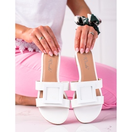 SHELOVET Pantoufles classiques pour femmes blanche 1