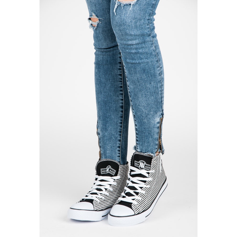 Baskets montantes New Age blanche le noir 2