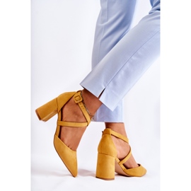 FB1 Sandales à la mode sur une barre Sinari jaune 4