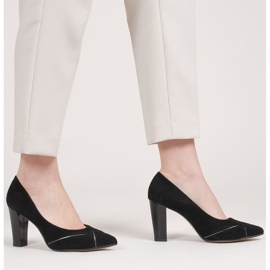 Marco Shoes Escarpins en daim noir à motif 1