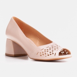 Marco Shoes Escarpins beiges à devant perforé 1