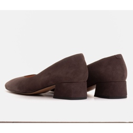 Marco Shoes Escarpins en daim marron à col en V brun 4
