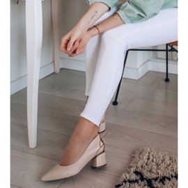 Marco Shoes Escarpins en cuir beige à motif fleuri 1 Marco Shoes Escarpins en cuir beige à motif fleuri 1