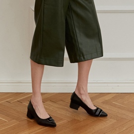 Marco Shoes Escarpins noirs à talons bas, décor à jets 1