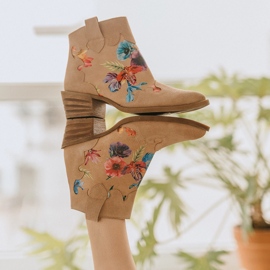 Marco Shoes Bottes beiges en daim naturel avec un imprimé floral 1
