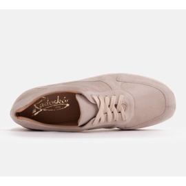 Radoskór Des chaussures confortables pour un pied plus large sur une semelle légère beige 7