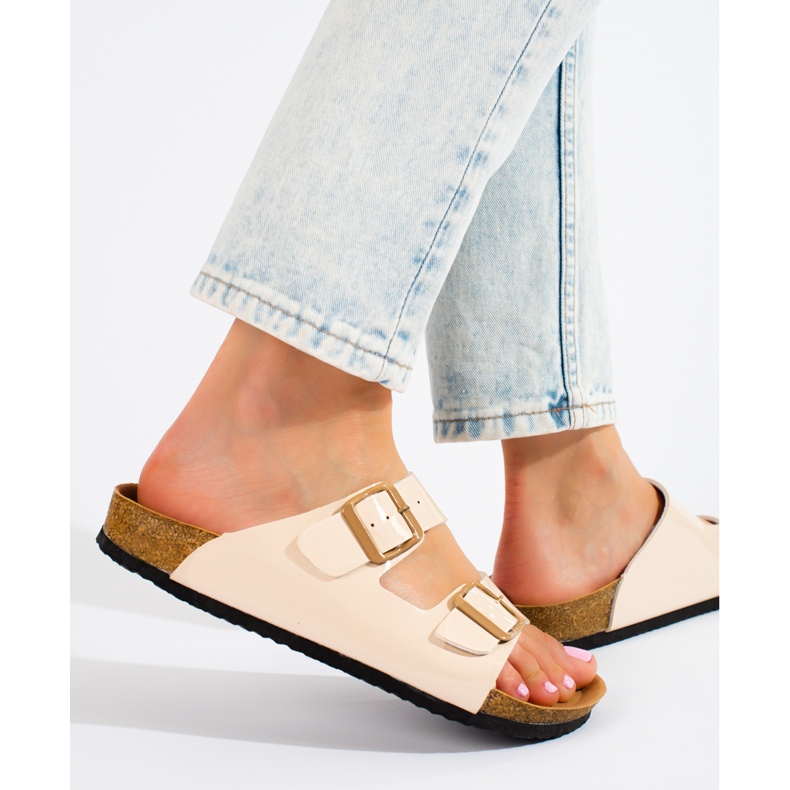 W. Potocki Chaussons Potocki vernis beige 2