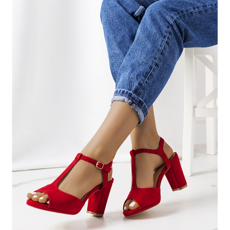 Escarpins rouges sur le poteau Harvey 1 Escarpins rouges sur le poteau Harvey 1