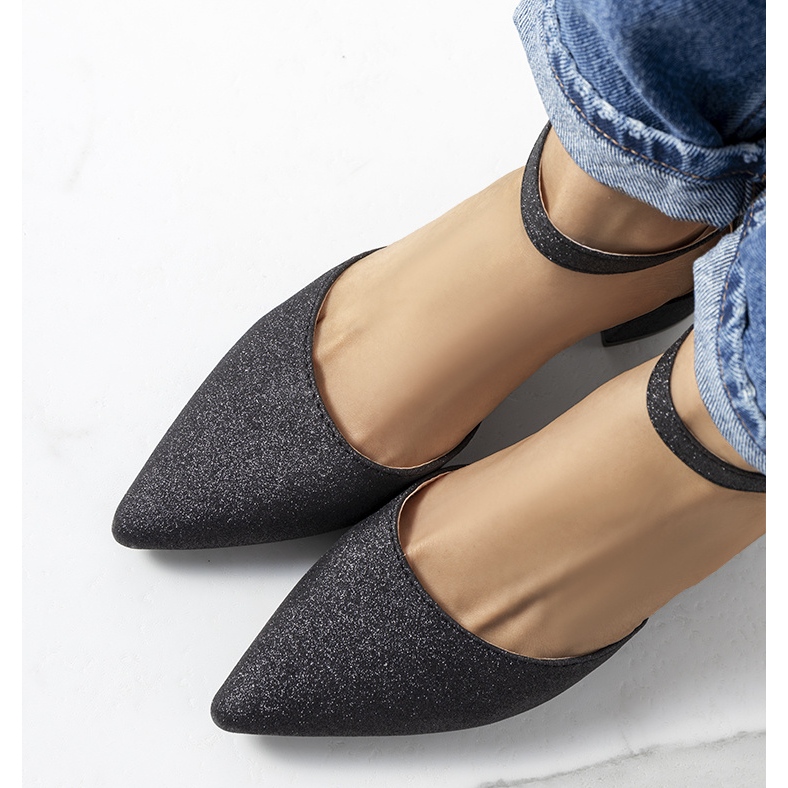 Escarpins noirs brillants sur le post Mawahi le noir 1