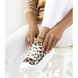 Baskets beiges sur la plateforme Chovka brun le noir 1 Baskets beiges sur la plateforme Chovka brun le noir 1