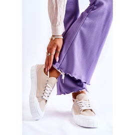 Baskets Femme Beige Vient Sur La Plateforme 1