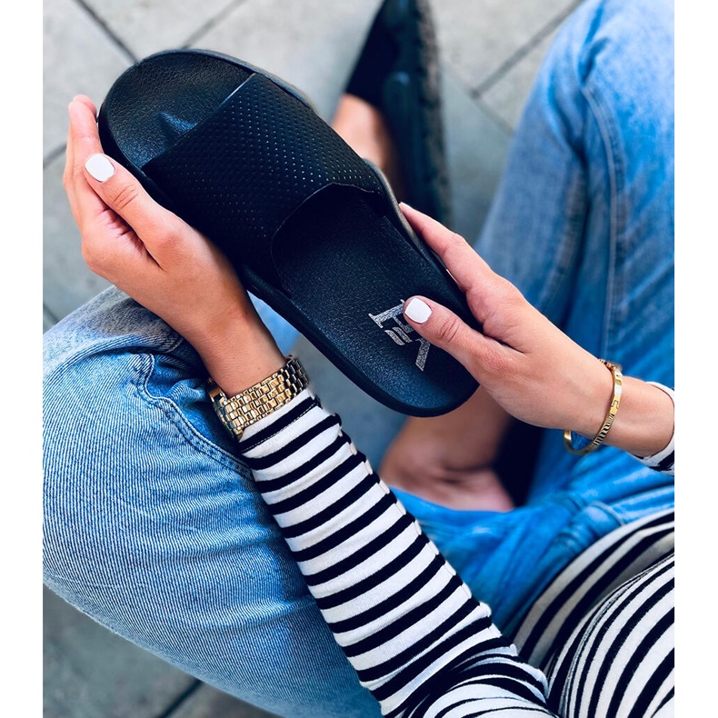 Pantoufles pour femmes Wind Black le noir 1