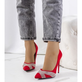 BM Les hauts talons rouges de Steven 1