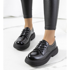 Chaussures à lacets noires sur la plateforme Henris 1