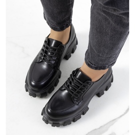 Chaussures noires sur une semelle de trappeur Massey le noir 1