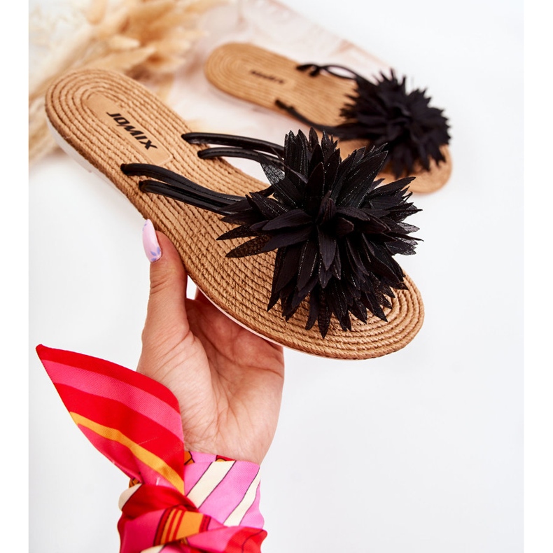 WJ1 Tongs Femme Ornement Tissu Noir Eviana le noir 1 WJ1 Tongs Femme Ornement Tissu Noir Eviana le noir 1