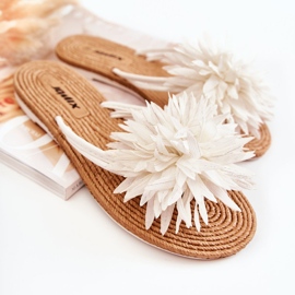 Tongs pour femmes avec un ornement en tissu en blanc Eviana 1