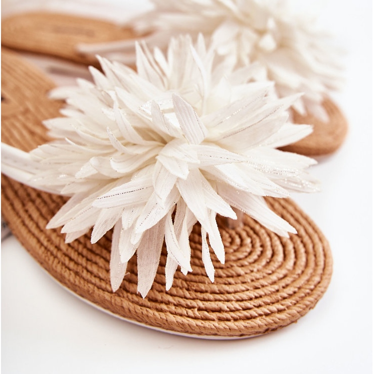 Tongs pour femmes avec un ornement en tissu en blanc Eviana 2