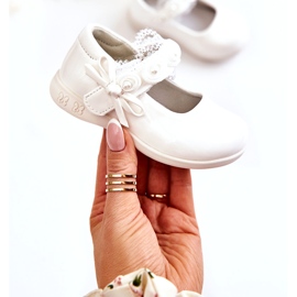 Ballerines enfant blanches à velcro et lacet 1