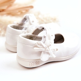 Ballerines enfant blanches à velcro et lacet 4