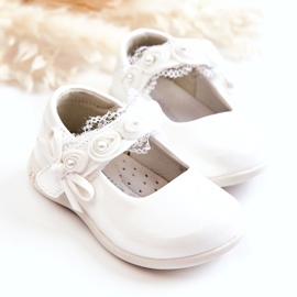 Ballerines enfant blanches à velcro et lacet 3
