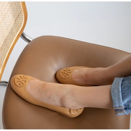 Marco Shoes Ballerines avec une décoration en cuir plat brun 7