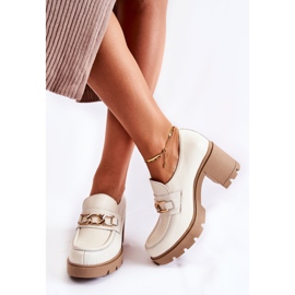 Chaussures en cuir sur pilier avec une décoration dorée Mikeyla beige clair 2