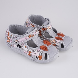 Chaussons filles Viggami Marysia noeuds gris 1