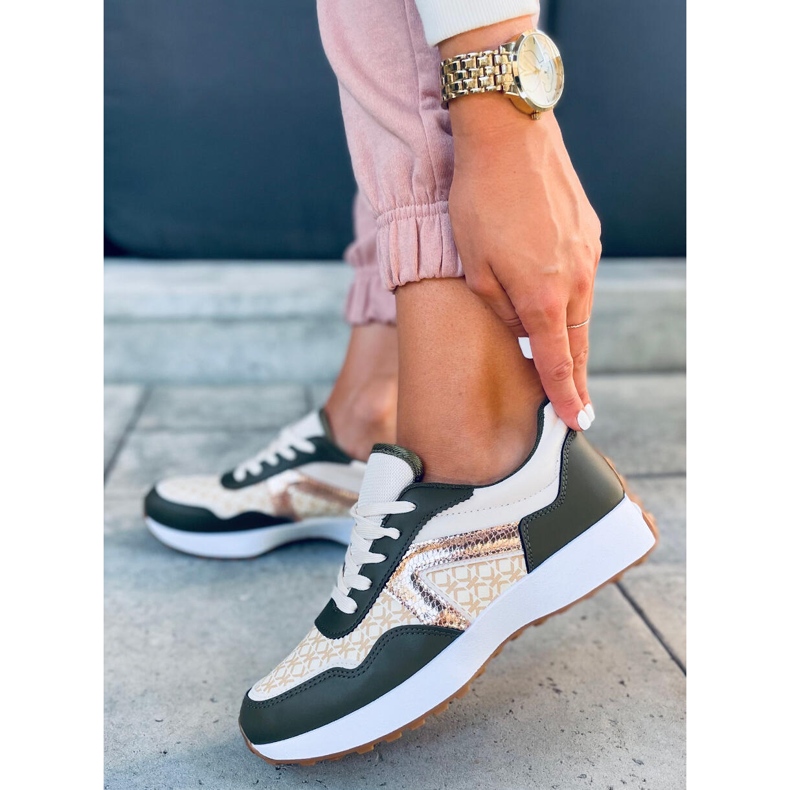 Baskets vertes Akira beige 1