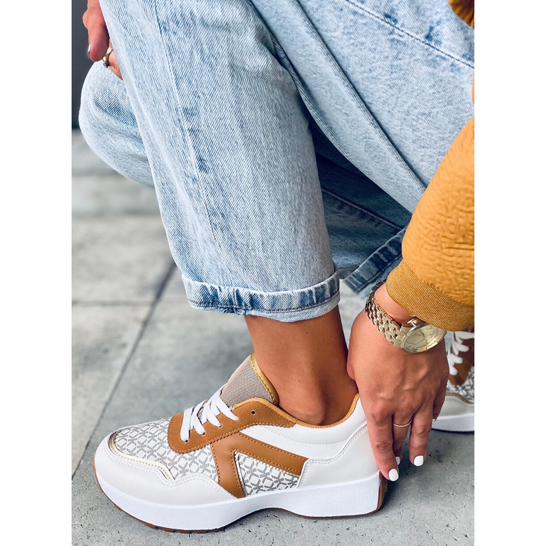 Baskets blanches Akira brun 1