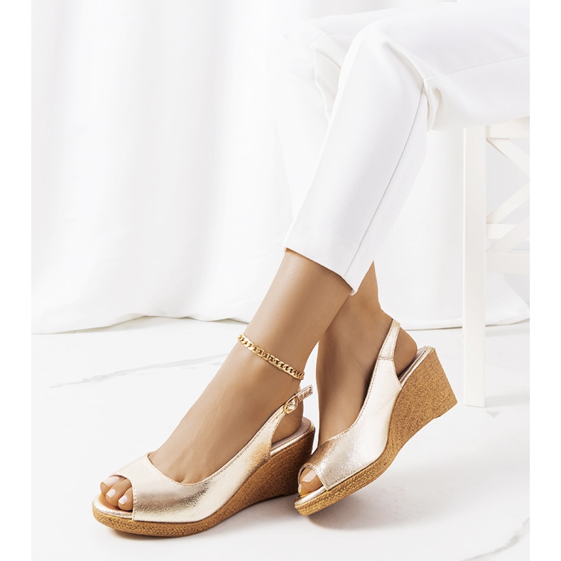 BM Sandales compensées Beldes dorées 1