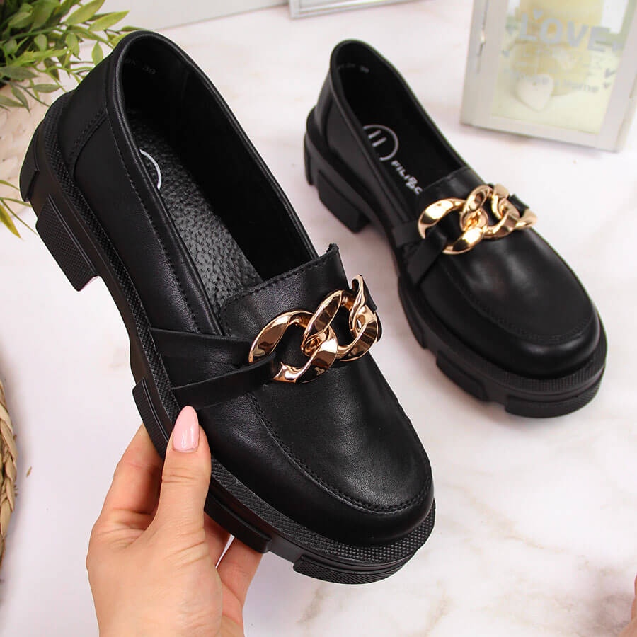Chaussures noires pour femmes avec chaîne dorée Chemko- Footwear 