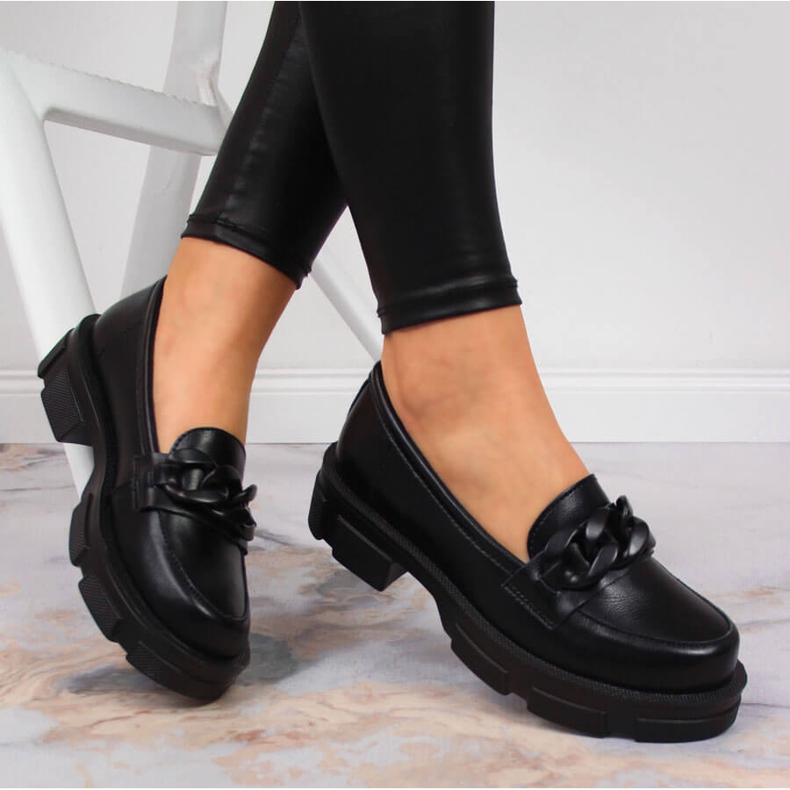 Chaussures femme en cuir noir avec chaîne Filippo 1