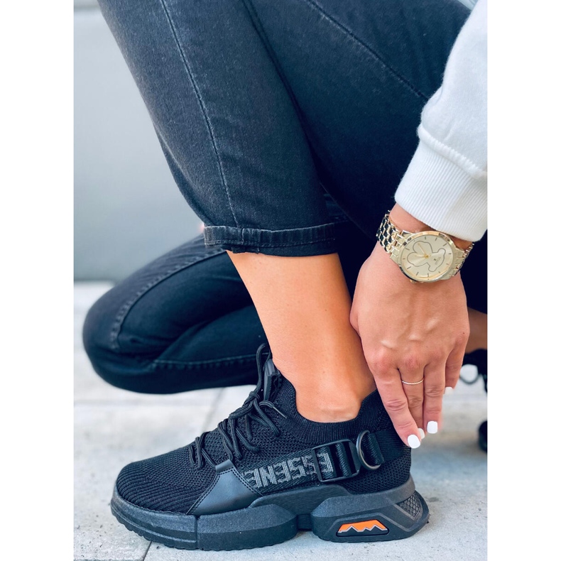 Chaussettes Hiral noires chaussures de sport 1