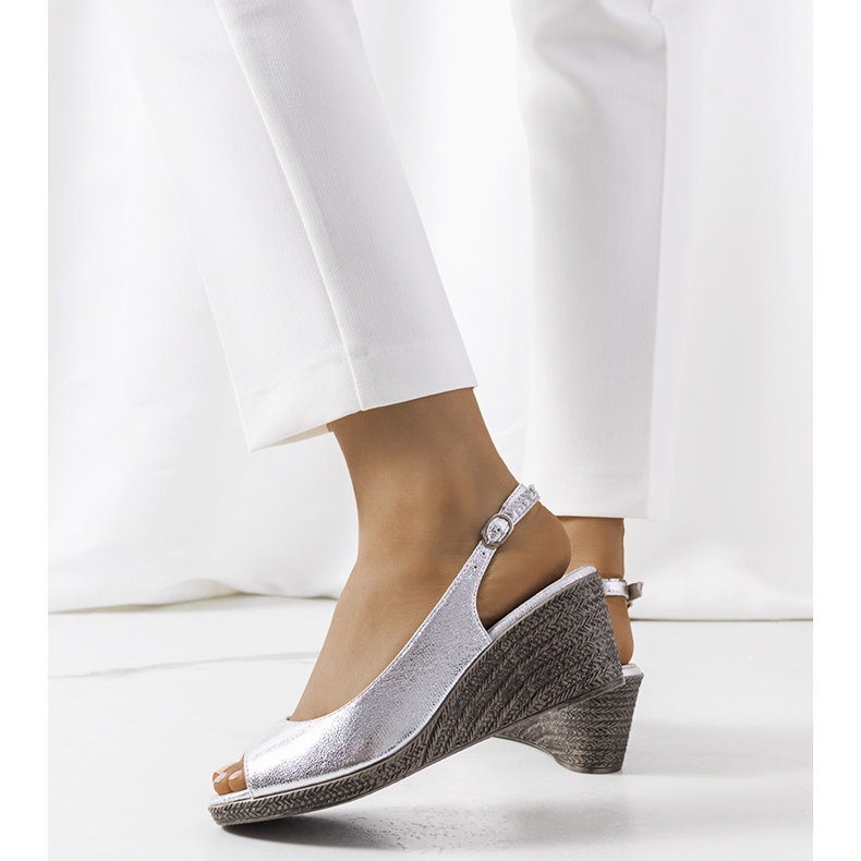 Sandales compensées argentées Beldesa 1