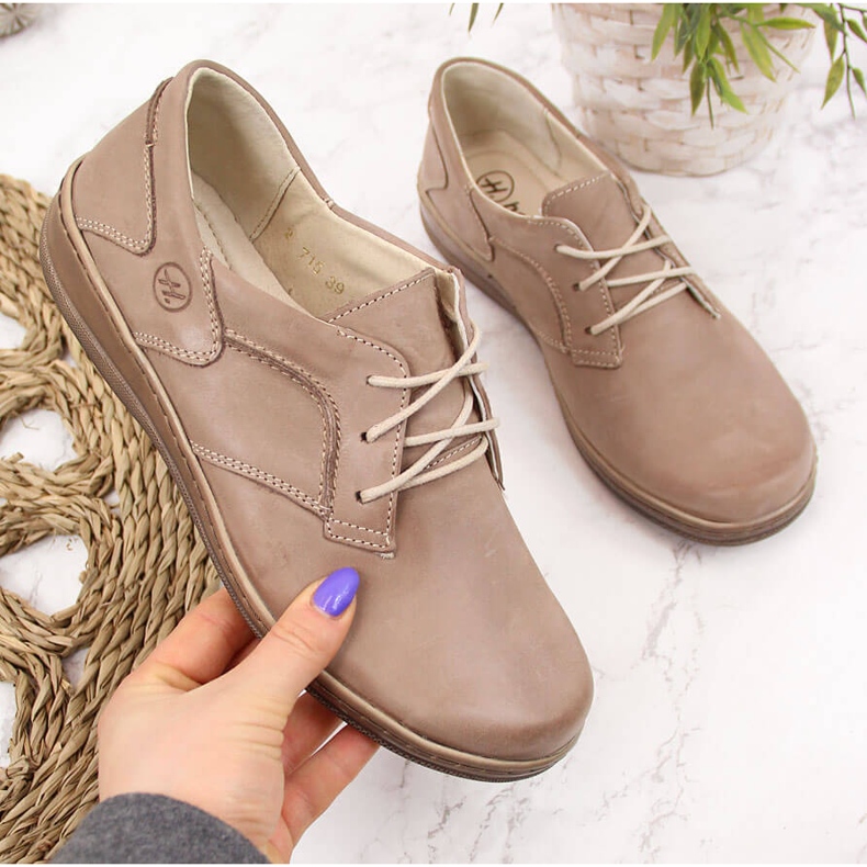 Chaussures pour femmes confortables en cuir beige Helios 715 2