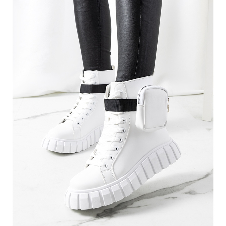 Baskets blanches sur la plateforme Haver 1