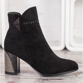 Bottes noires classiques sur le poteau Goodin le noir 4