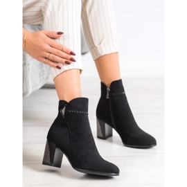 Bottes noires classiques sur le poteau Goodin le noir 1