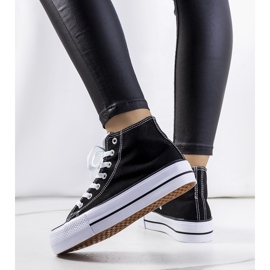 Baskets noires sur la plateforme Korgay le noir 1