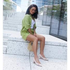 Escarpins beiges sur le poste Makka 2