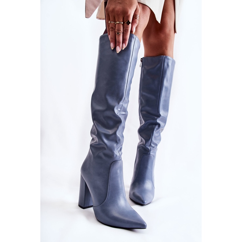 Bottes Mayra bleues classiques sur un poteau 1
