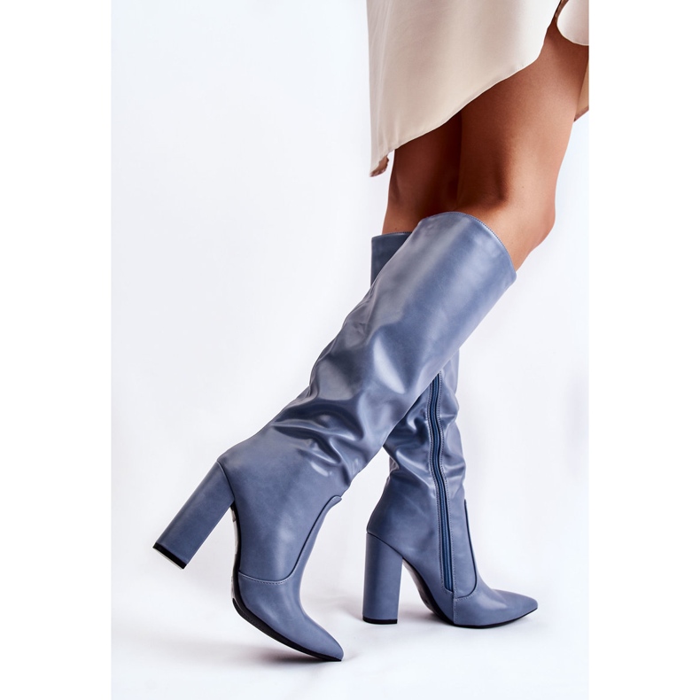 Bottes Mayra bleues classiques sur un poteau 2